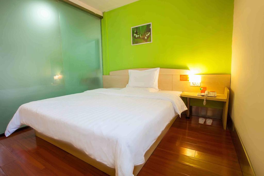 7Days Inn Wuhan Jiefang Park Branch Rum bild